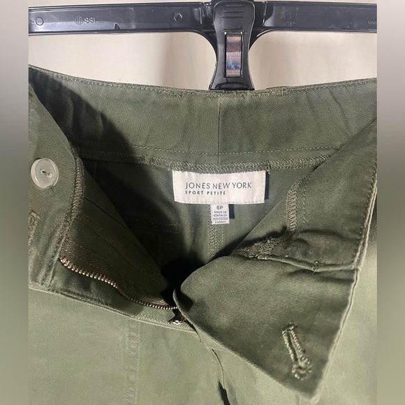 Jones New York Olive Green Utility Shorts Size 6P - Picture 5 of 7